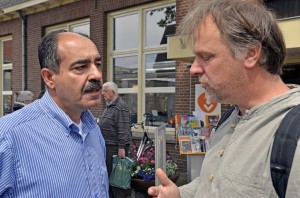 Shahpoon Stanekzai, van de stichting Nieuwe Nederlander in gesprek met Hans Spekman